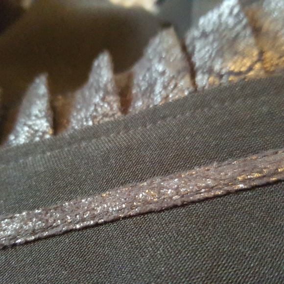 Black short zippered jacket with cute shiny detail - Picture 5 of 5